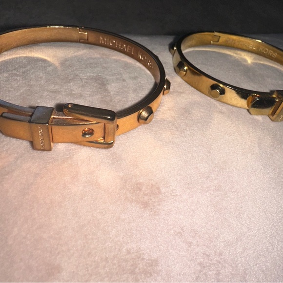 Michael Kors Bangle Buckel Bracelet Set of 2! Gold & Rose Gold - Picture 2 of 5